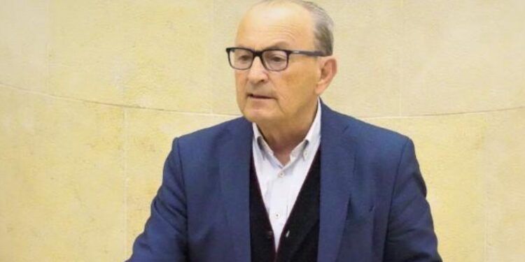 Javier López Marcano presenta enmiendas del PRC sobre identidad cántabra