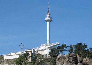 Imagen del Monumento al Indiano en Peña Cabarga.