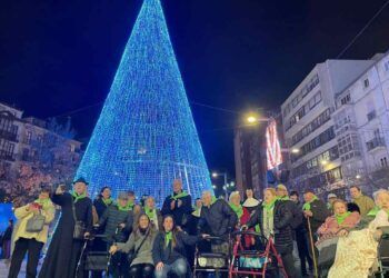 Los Mayores de Residencia Santa Lucia disfrutaron del ambiente navideño de la ciudad