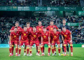 Once inicial del Racing de Santander durante el partido contra el Elche.