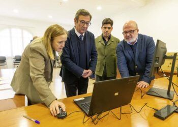 Entrega de equipos inteligentes en Santa María de Cayón