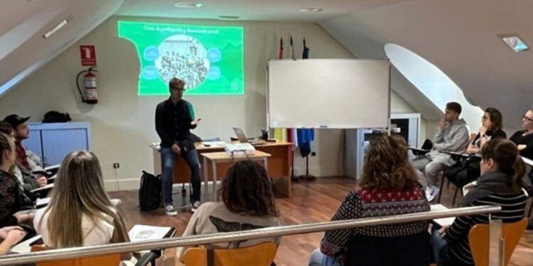 Sesiones formativas para jóvenes en Cantabria sobre IA y emprendimiento