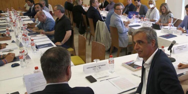 Reunión de responsables de turismo sobre viviendas de uso turístico