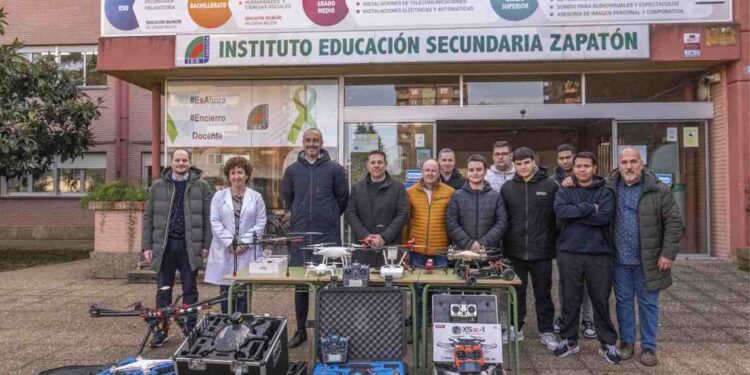 Robótica Industrial donación drones para formacion