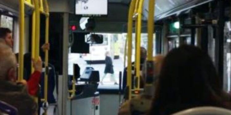 Autobús del TUS en Santander durante los horarios especiales de Navidad