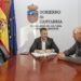 El alcalde de Arredondo con el consejero tratando la mejora del entorno rupestre de la ermita de San Juan de Socueva