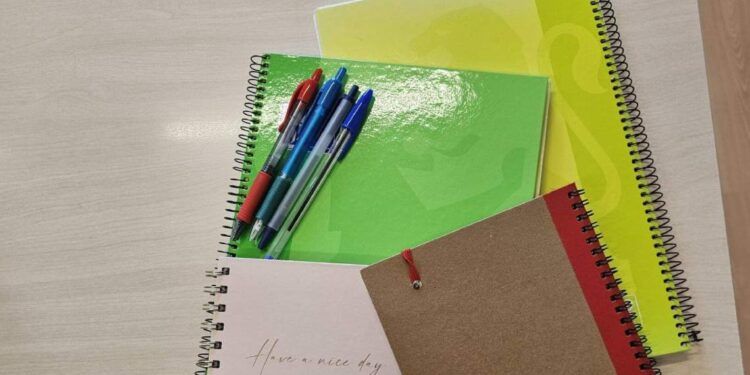 Solicitud de ayudas para libros y material escolar