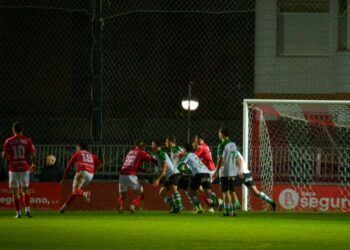 Victoria del CD Laredo ante el Rayo Cantabria