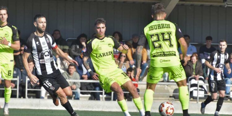 Empate en el derbi entre Laredo y Escobedo 0-0