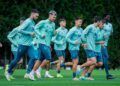 Plantilla del Racing ejercitándose en las instalaciones Nando Yosu