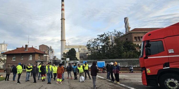 Concentración en Fabrica Solvay Trabajadores Katoen Natie