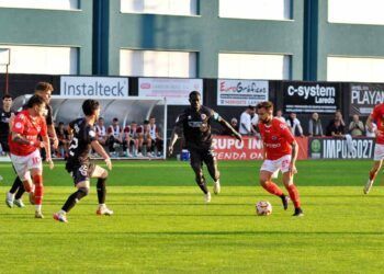 Isuardi en un partido del CD Laredo