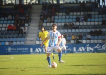 Jugador de la Gimnástica de Torrelavega en el ultimo partido jugado en el malecón