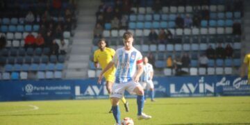 Jugador de la Gimnástica de Torrelavega en el ultimo partido jugado en el malecón