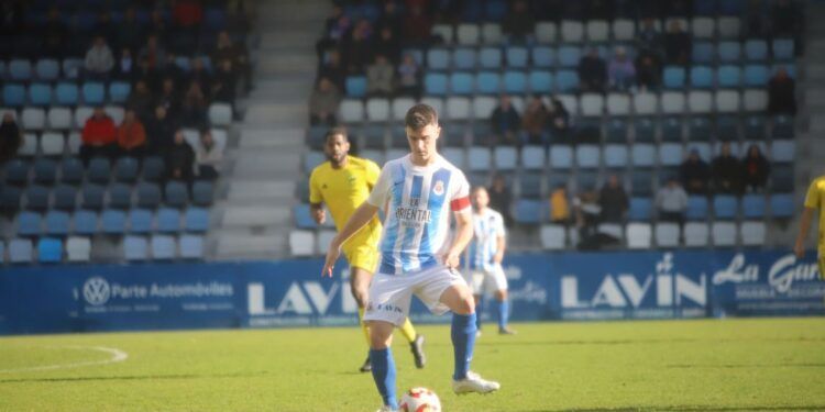 Jugador de la Gimnástica de Torrelavega en el ultimo partido jugado en el malecón