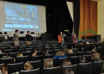 SODERCAN Y CEOE ACERCAN ALUMNOS A LA INDUSTRIA SOSTENIBLE