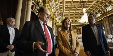 Buruaga refuerza la relación entre Cantabria y comunidad cántabra en México
