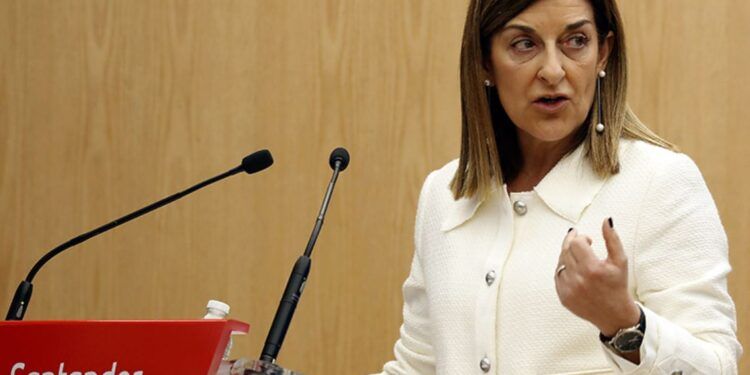La presidenta en la reunion com empresarios mexicanos interesados en invertir en cantabria