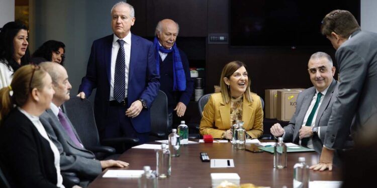 María José Sáenz de Buruaga y Norcantabric impulsan la producción de salmón en Cantabria