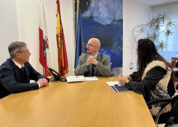 Reunión alcalde de Cayón con el Consejero de Sanidad