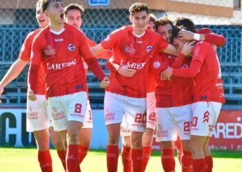CD Laredo celebra victoria ante el Marino