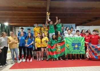 Podium Copa Federacion donde el club natacion torrelavega se proclamo vencedor