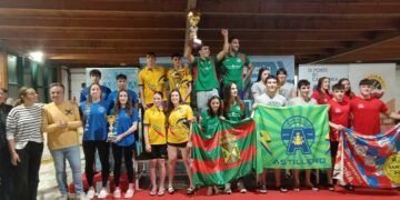 Podium Copa Federacion donde el club natacion torrelavega se proclamo vencedor