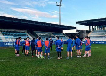 jugadores y entrenador de la RS Gimnástica