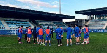 jugadores y entrenador de la RS Gimnástica