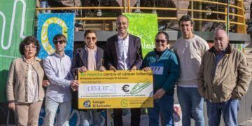 El colegio El Salvador entrega el talón solidario