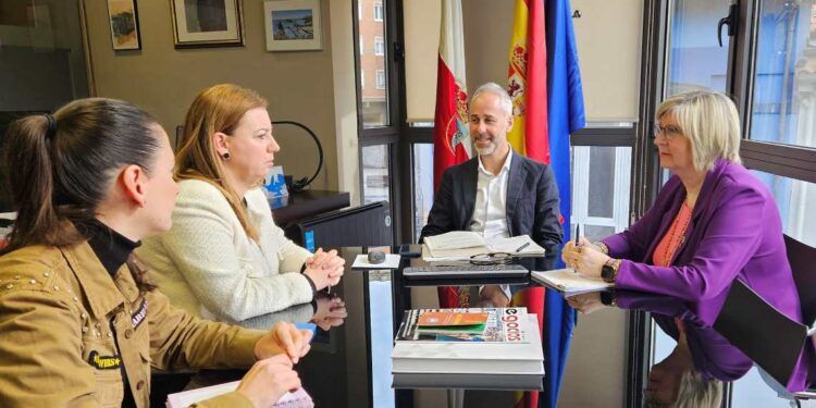 Reunión Consejero Educación-Alcaldesa Ampuero