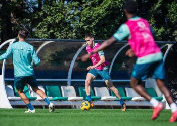 El Racing visita al Sporting en un duelo clave de La Liga