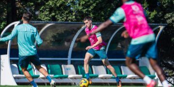 El Racing visita al Sporting en un duelo clave de La Liga