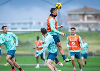 El Racing recibe al Tenerife con el objetivo de seguir arriba