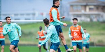 El Racing recibe al Tenerife con el objetivo de seguir arriba