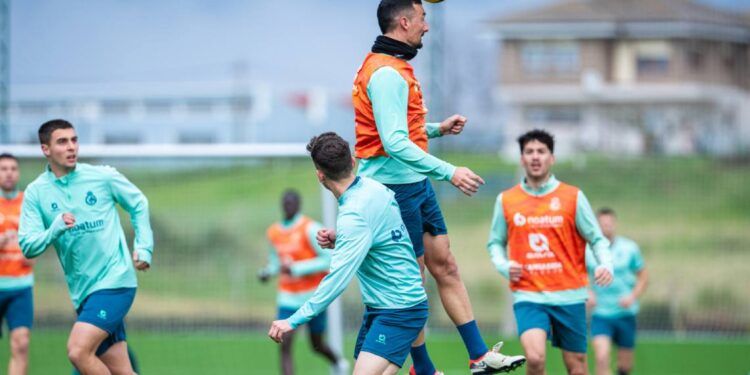 El Racing recibe al Tenerife con el objetivo de seguir arriba