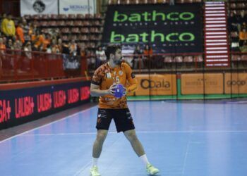 Bathco BM Torrelavega recibe al colista en la Liga Plenitude