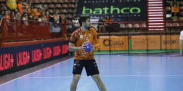 Bathco BM Torrelavega recibe al colista en la Liga Plenitude