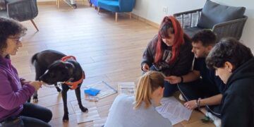 Perros de terapia en una jornada formativa en Torrelavega