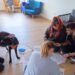 Perros de terapia en una jornada formativa en Torrelavega