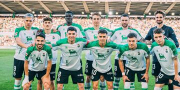 El Racing vence al Zaragoza con récord de asistencia al campo