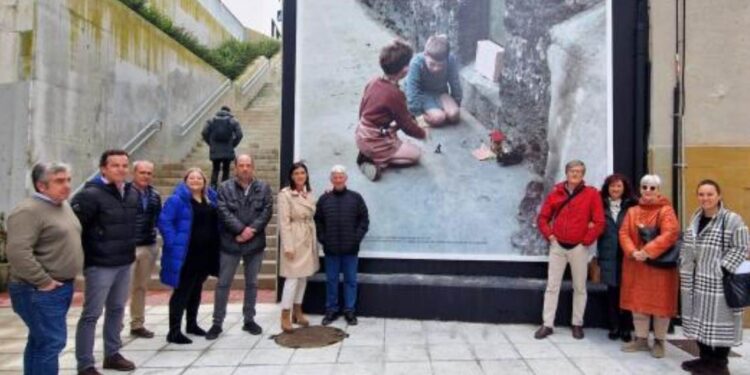 Fernández de Isla luce un mural con historia y emoción