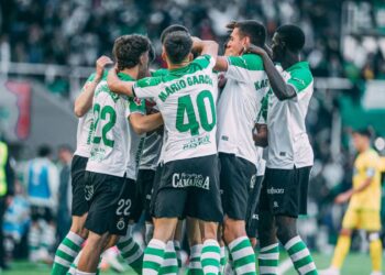 El Racing vence 2-1 al Deportivo