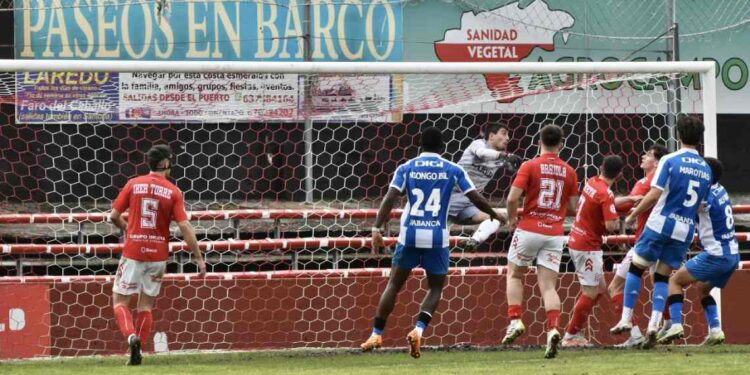 CD Laredo cae 1-5 en casa