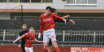 Derrota del CD Laredo ante un eficaz Compostela
