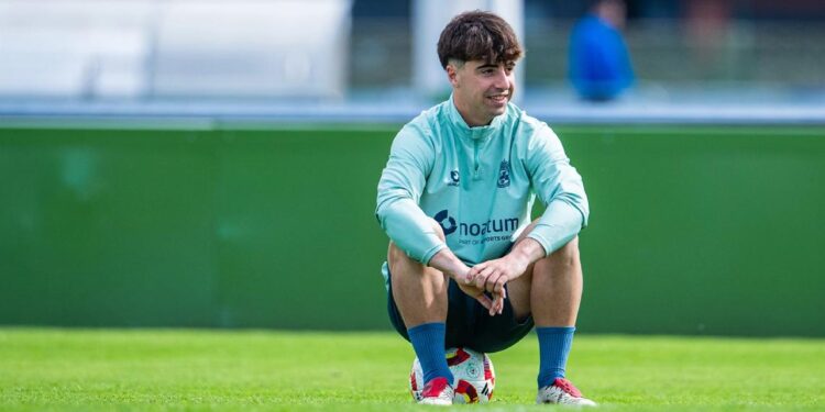 El Guijuelo recibe al Rayo Cantabria en duelo crucial