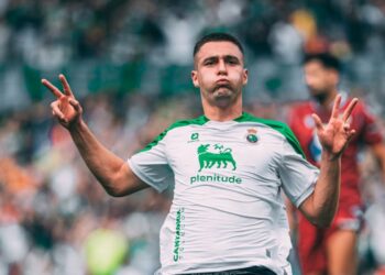Con el gol de Karrikaburu, el Racing empata y sigue soñando