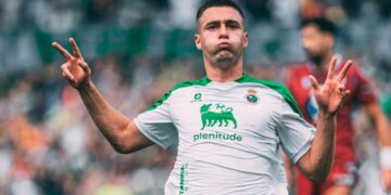 Con el gol de Karrikaburu, el Racing empata y sigue soñando