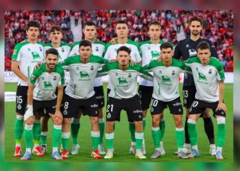 El Racing se complica en Almería pero sigue con opciones