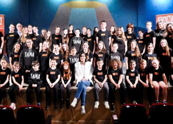 alcaldesa visita la Escuela de Artes Escénicas JANA